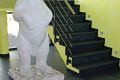 Kunstobjekt mit Treppe aus Schiefer